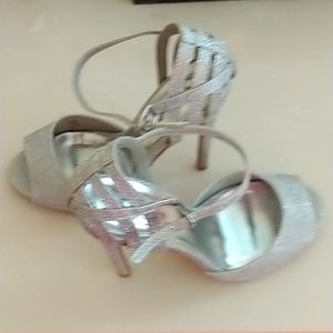 Women shoes by Qupid